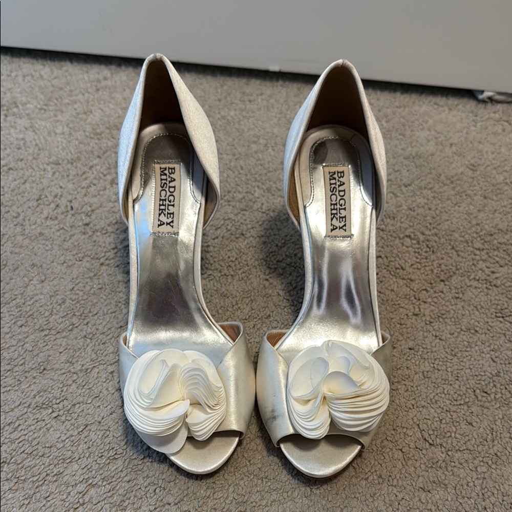 Badgley Mischka Cream Peep-Toe Heels
